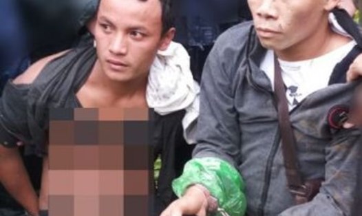Hai đối tượng người Lào đưa ma túy sang Việt Nam thì bị bắt giữ. Ảnh công an Kon Tum