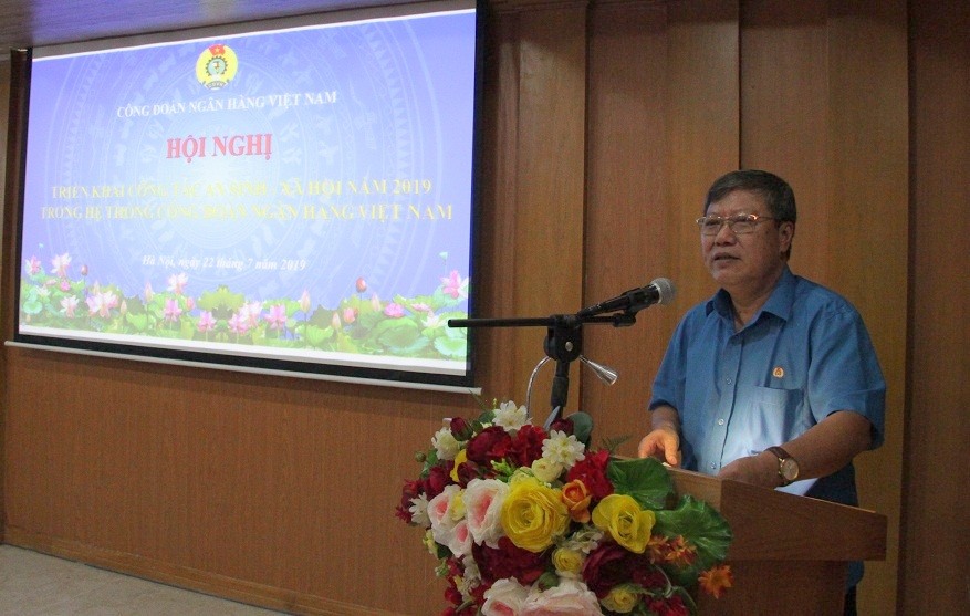 Phó Chủ tịch Thường trực Công đoàn Ngân hàng Việt Nam Nguyễn Văn Tân phát biểu tại hội nghị. Ảnh: N.H