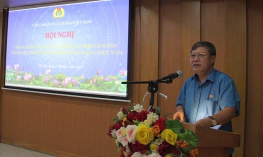 Phó Chủ tịch Thường trực Công đoàn Ngân hàng Việt Nam Nguyễn Văn Tân phát biểu tại hội nghị. Ảnh: N.H