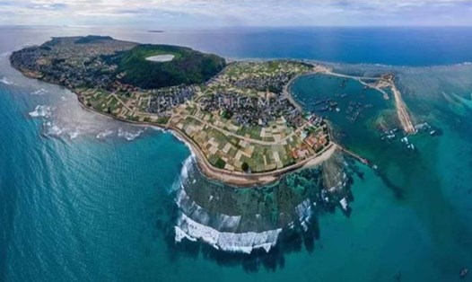 Toàn cảnh đảo Lý Sơn nhìn từ trên cao (ảnh DL76)