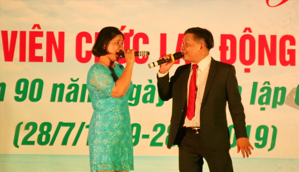 Phần thể hiện của đoàn viên công đoàn ngành y tế tại liên hoan tiếng hát CNVCLĐ Khánh Hòa. Ảnh: P.L