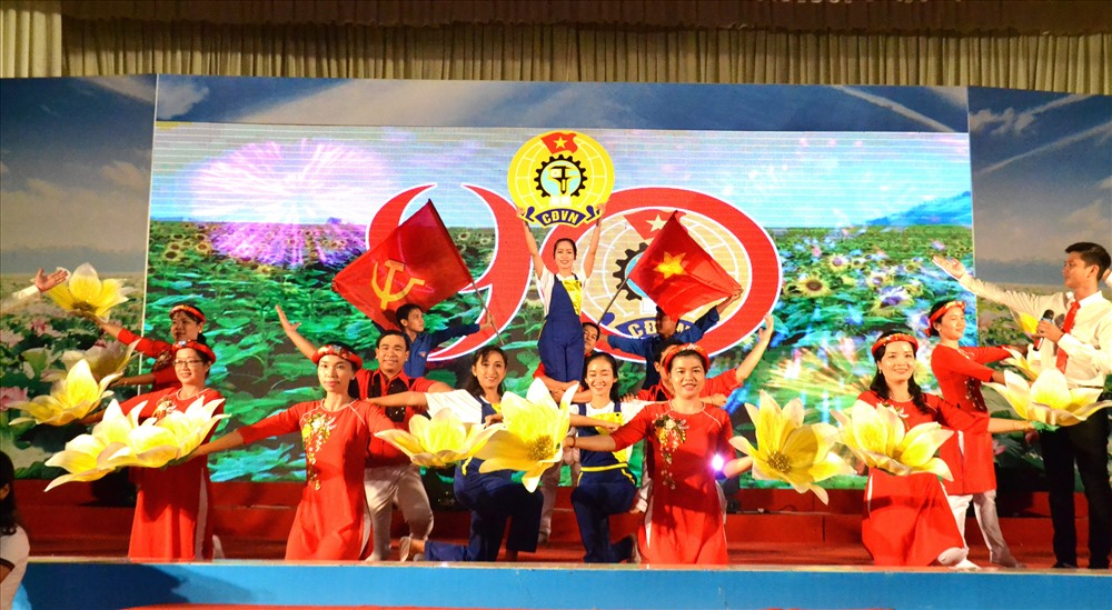 Tiết mục tại Liên hoan Văn nghệ CCVC, CNLĐ tỉnh Đồng Tháp năm 2019. Ảnh: LỤC TÙNG