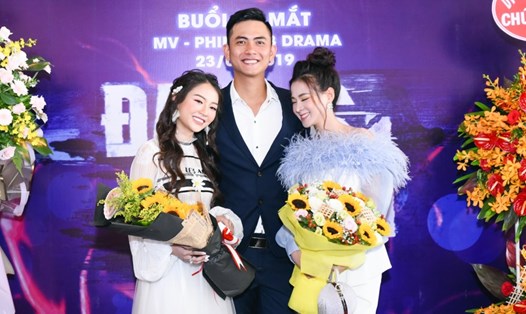 Huỳnh Thịnh và hai diễn viên Song Dương, Thiên Hương.