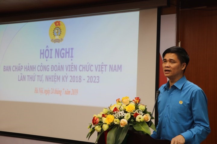 Đồng chí Ngọ Duy Hiểu, Phó Chủ tịch Tổng Liên đoàn Lao động Việt Nam, Chủ tịch Công đoàn Viên chức Việt Nam phát biểu tại Hội nghị. Ảnh: Nguyễn Thiện