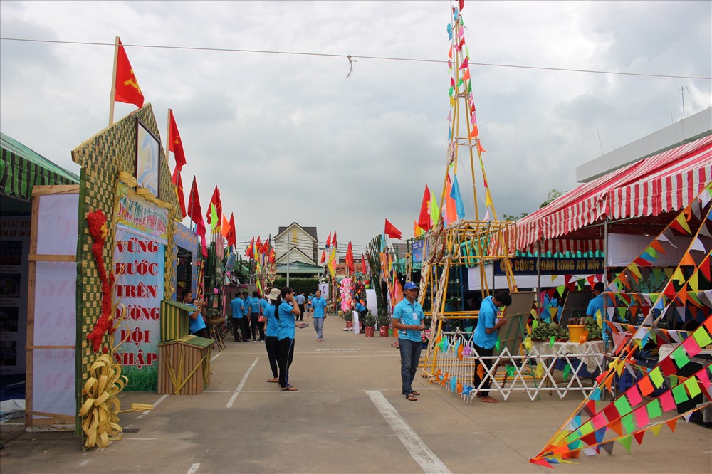 Tưng bừng hội trại kỷ niệm 90 năm Công đoàn VN. Ảnh: Kỳ Quan