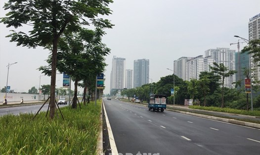 Theo ghi nhận của PV vào sáng ngày 26.7, đầu tuyến đường không có biển tên đường. Nhiều người dân mong mỏi Hà Nội sớm đặt tên chính thức cho tuyến đường trên. Ảnh: Phan Anh