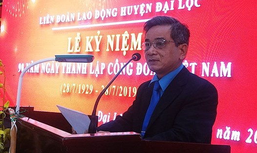 Chủ tịch LĐLĐ huyện Đại Lộc Nguyễn Khắc Xuyên ôn lại chặng đường 90 phát triển của tổ chức CĐ Việt Nam
