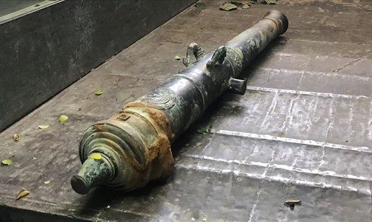 Khẩu súng thần công bằng đồng được tìm thấy ở Đà Nẵng. ảnh: H.Vinh