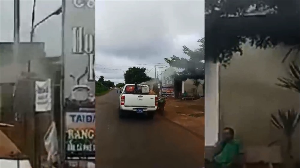 Người dân lần đầu tiên thấy kỹ thuật phun thuốc diệt muỗi như trên nên tỏ ra băn khoăn. Ảnh: HL