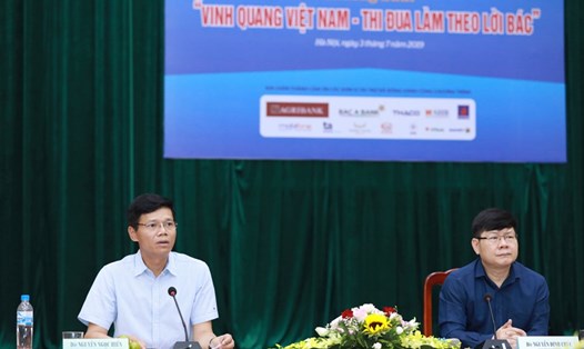 Ban Tổ chức chương trình "Vinh quang Việt Nam" chủ trì buổi họp báo ngày 3.7. Ảnh Hải Nguyễn.