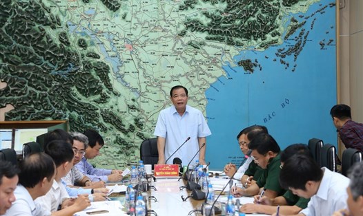Bộ trưởng Bộ Nông nghiệp và Phát triển nông thôn Nguyễn Xuân Cường đề nghị không chủ quan trong ứng phó bão số 2. Ảnh: Ngọc Hà