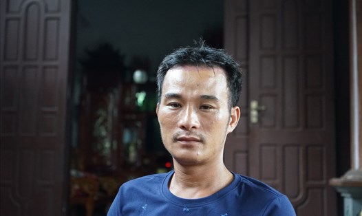 Thuyền viên Phạm Hữu Thanh chưa hết bàng hoàng sau giây phút sinh tử. Ảnh: PV
