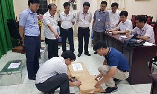Tổ công tác Bộ Giáo dục và Đào tạo kiểm tra bài thi ở Hà Giang. Ảnh: CAHG