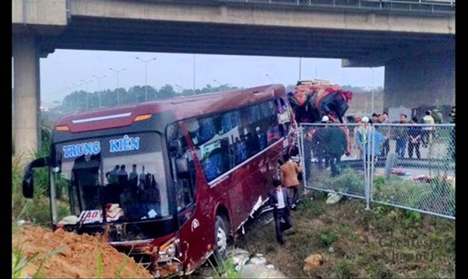 Một vụ TNGT trên đường cao tốc Hà Nội - Lào Cai. Ảnh: GT