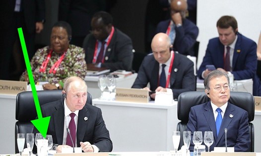 Tổng thống Putin mang cốc riêng đến hội nghị thượng đỉnh G-20. Ảnh: RT.