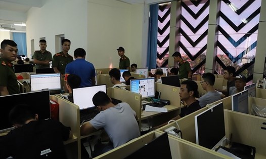 Bộ Công an và Công an Hải Phòng bắt hàng trăm người Trung Quốc đánh bạc qua mạng Internet tại khu đô thị Our City. Ảnh BCA