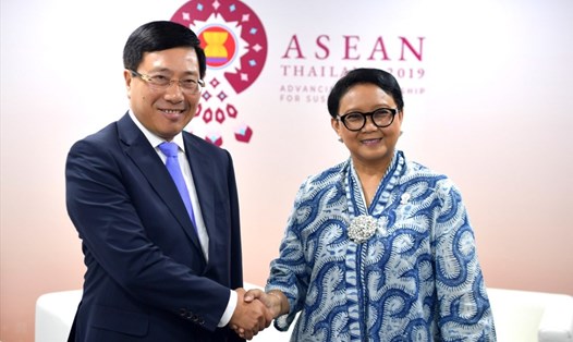 Phó Thủ tướng, Bộ trưởng Ngoại giao Phạm Bình Minh và Bộ trưởng Ngoại giao Indonesia Retno Marsurdi. Ảnh: BNG.