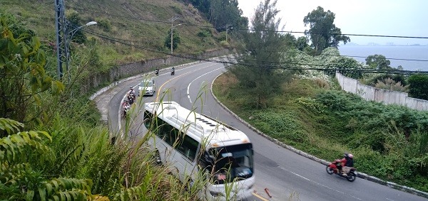 Một trong 8 đoạn dốc "tử thần", đoạn Chùa Linh Ứng trên Bán đảo Sơn Trà.
