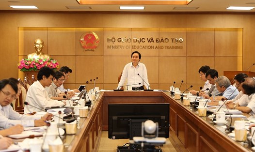 Bộ trưởng Phùng Xuân Nhạ chủ trì họp về thẩm định SGK.