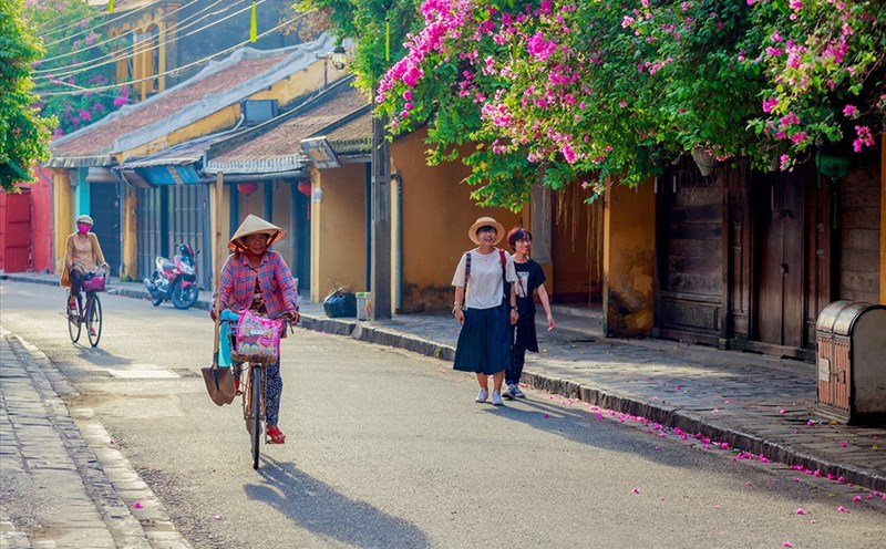 UBND TP. Hội An kêu gọi người dân chung tay vì một phố cổ sạch đẹp hơn. Ảnh: Lê Tuấn