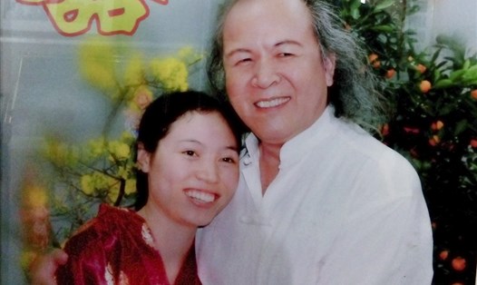 Cách đây hơn 10 năm, ông Nguyễn Hữu Trọng đã 80 tuổi vẫn kết hôn với chị Đinh Thị Thoan mới 28 tuổi. Ảnh X.H