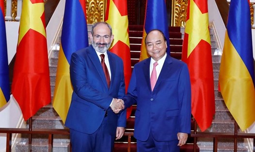 Thủ tướng Nguyễn Xuân Phúc và Thủ tướng Armenia Nikol Pashinyan. Ảnh: TTXVN.