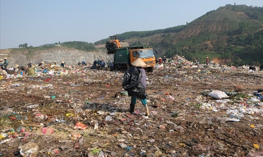 Một phần của bãi rác Khánh Sơn. ảnh: H.Vinh