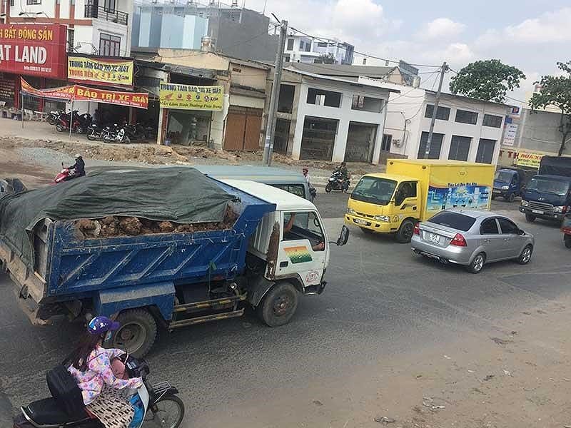 Tuyến đường Tô Ký nhưng đất nông nghiệp xen cài trong khu dân cư được bồi thường rất thấp.  Ảnh: LƯU ĐỨC