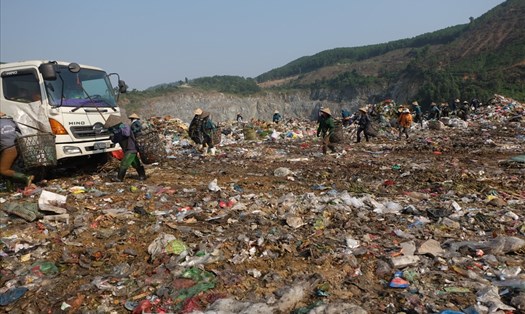 Một phần bãi rác Khánh Sơn ở Đà Nẵng. ảnh: H.Vinh