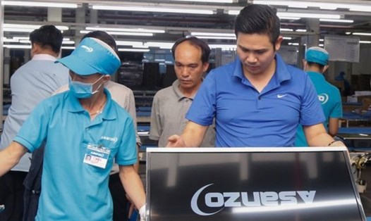 Ông Phạm Văn Tam phản đối việc nhà bán lẻ cho đổi trả sản phẩm của Asanzo. Ảnh: Công ty Asanzo