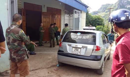 Chiếc xe taxi do Nguyễn Văn Bình mang nhãn hiệu Huyndai Getz điều khiển đến nhà Huế. Ảnh Beat Mộc Châu
