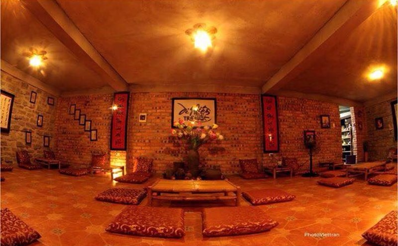 Không gian bên trong trà thất. Ảnh: DNTT.