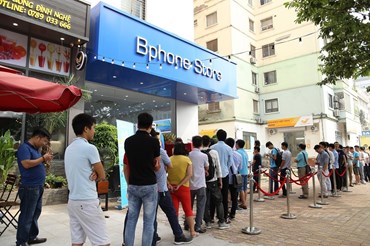 Cửa hàng đầu tiên của điện thoại Việt Bphone tại Việt Nam (ảnh: T.H).