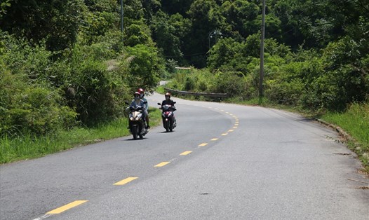 Du khách đi xe máy lên bán đảo Sơn Trà ( TP Đà Nẵng). Ảnh: H.Vinh