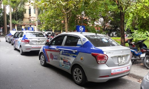 Đề xuất dán chữ phản quang để nhận diện Taxi công nghệ