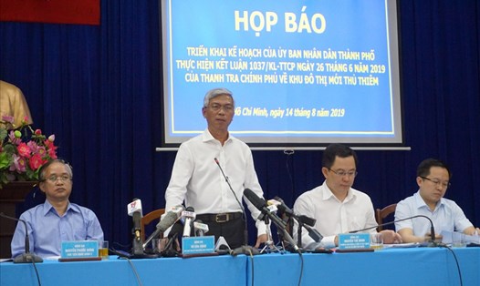 Ông Võ Văn Hoan - Phó Chủ tịch UBND TPHCM phát biểu tại buổi họp báo. Ảnh: M.Q