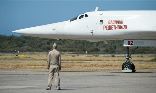 Một chiếc máy bay ném bom hạt nhân siêu thanh Tu-160 của Nga. Ảnh: Press TV