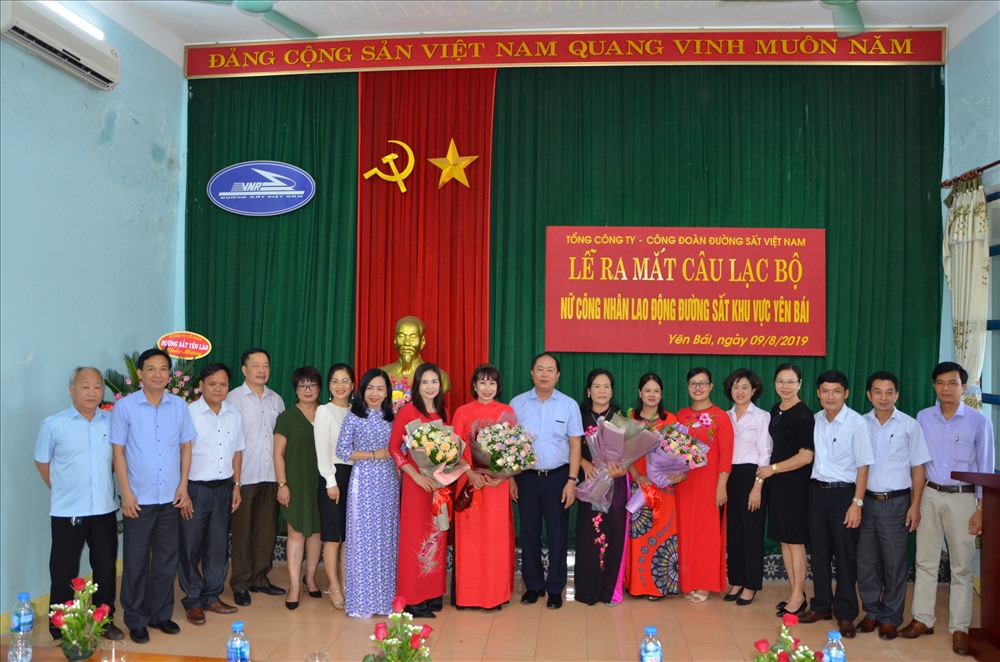 Lãnh đạo Tổng công ty ĐSVN, các đơn vị khu vực và Ban chủ nhiệm Câu lạc bộ nữ CNLĐ khu vực Yên Bái