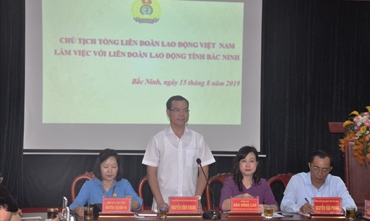 Đồng chí Nguyễn Đình Khang, Ủy viên Trung ương Đảng, Chủ tịch Tổng Liên đoàn Lao động Việt Nam phát biểu tại buổi làm việc.