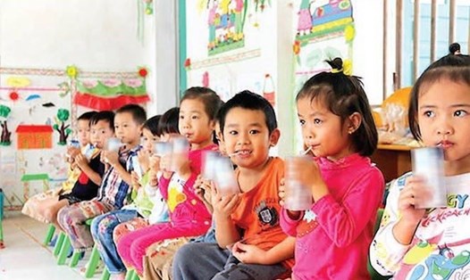 Bộ Y tế bị phản ánh chậm trễ trong việc ban hành quy chuẩn sữa học đường. Ảnh: Nguyễn Hà.
