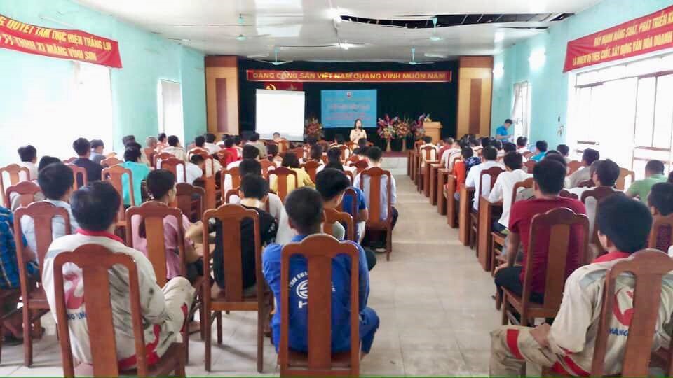 Quang cảnh lớp tuyên truyền pháp luật do Công đoàn các khu công nghiệp tỉnh Hòa Bình tổ chức.