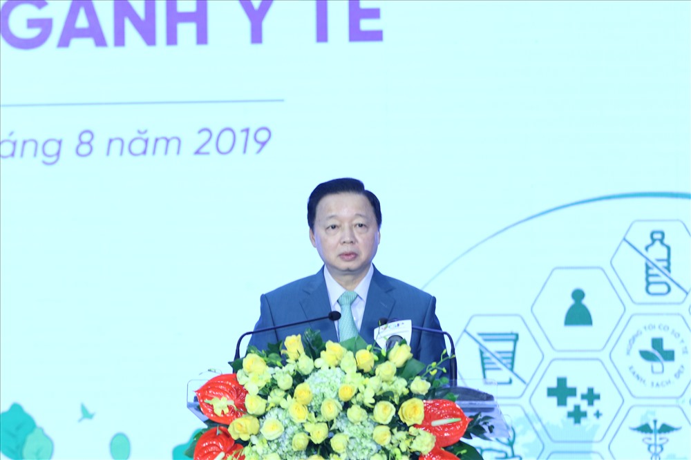 Bộ trưởng Bộ Tài Nguyên và Môi trường Trần Hồng Hà phát biểu tại Hội nghị trực tuyến Triển khai giảm thiểu chất thải nhựa trong ngành Y tế.