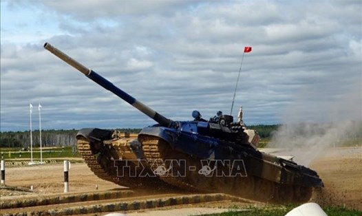 Xe tăng của tuyển Việt Nam tăng tốc về đích. Ảnh: Hồng Quân/P/vTTXVN tại Liên bang Nga.