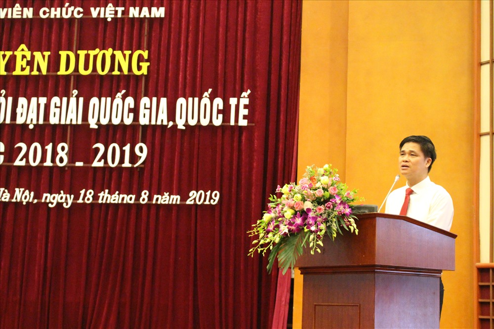 Phó Chủ tịch Tổng Liên đoàn Lao động Việt Nam, Chủ tịch Công đoàn viên chức Việt Nam Ngọ Duy Hiểu phát biểu tại lễ tuyên dương. Ảnh: Đ.P