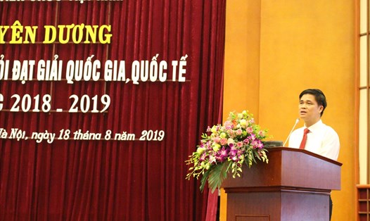 Phó Chủ tịch Tổng Liên đoàn Lao động Việt Nam, Chủ tịch Công đoàn viên chức Việt Nam Ngọ Duy Hiểu phát biểu tại lễ tuyên dương. Ảnh: Đ.P