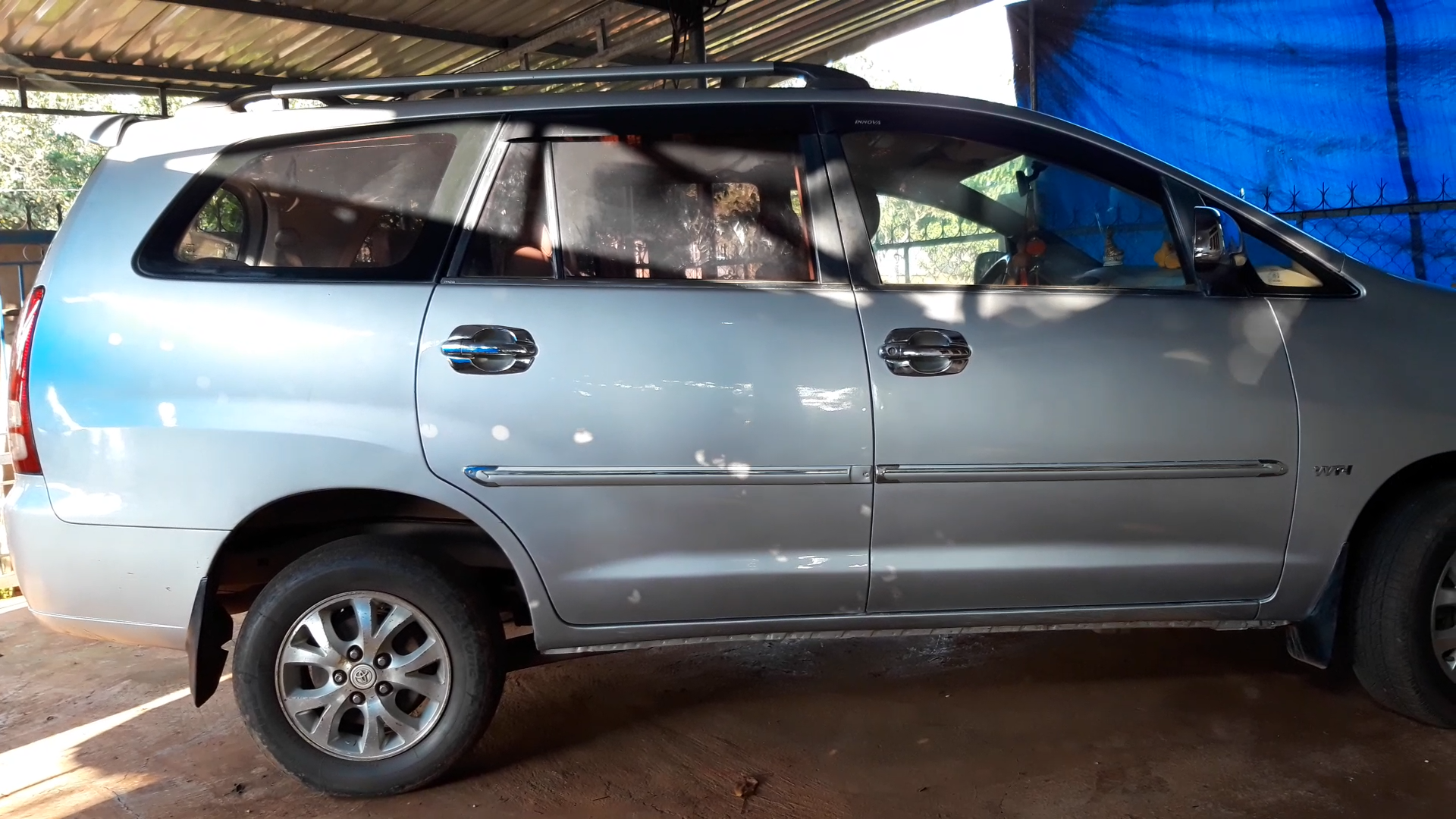 Chiếc xe 7 chỗ chở chị Yến đến bệnh viện sinh con nhưng tài xế đã bỏ sản phụ giữa đường.