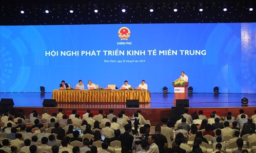 Thủ tướng Chính phủ Nguyễn Xuân Phúc chủ trì Hội nghị phát triển kinh tế miền Trung. Ảnh: N.T