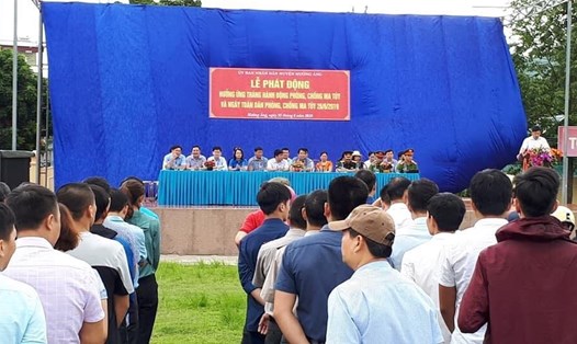 CNVCLĐ huyện Mường Ảng, Điện Biên trong lễ phát động phòng chống ma tuý. Ảnh: N.Q