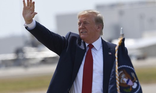 Tổng thống Donald Trump tại sân bay quốc tế Louisville, Kentucky ngày 21.8.2019. Ảnh: AP