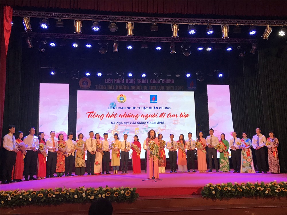 Bà Nghiêm Thuỳ Lan phát biểu khai mạc Liên hoan.